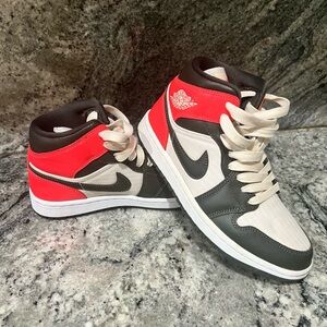 Jordan 1 Mid